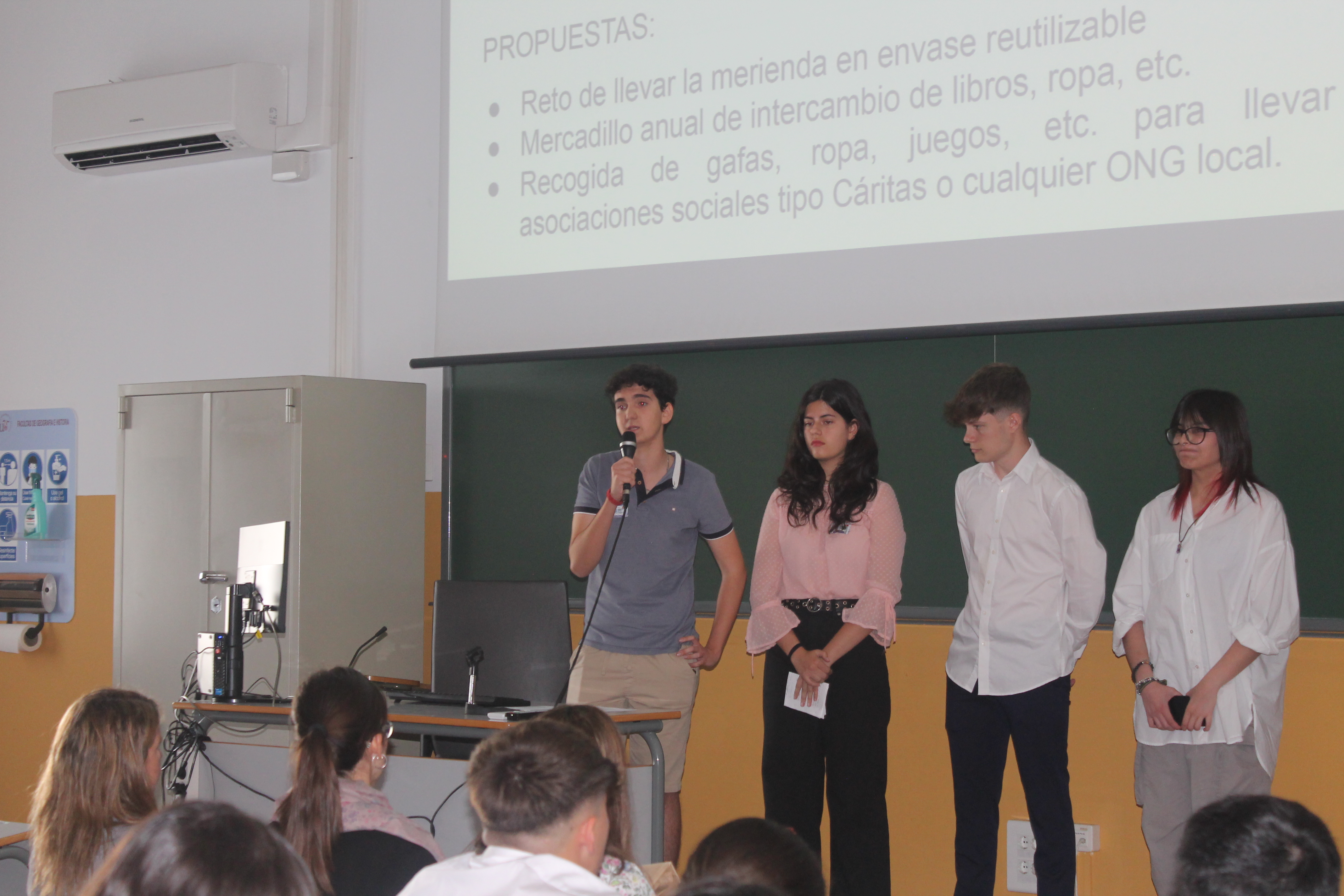 Alumnado de 1º Bach IES ÍTACA en VIII Congreso Jóvenes con Investigadores