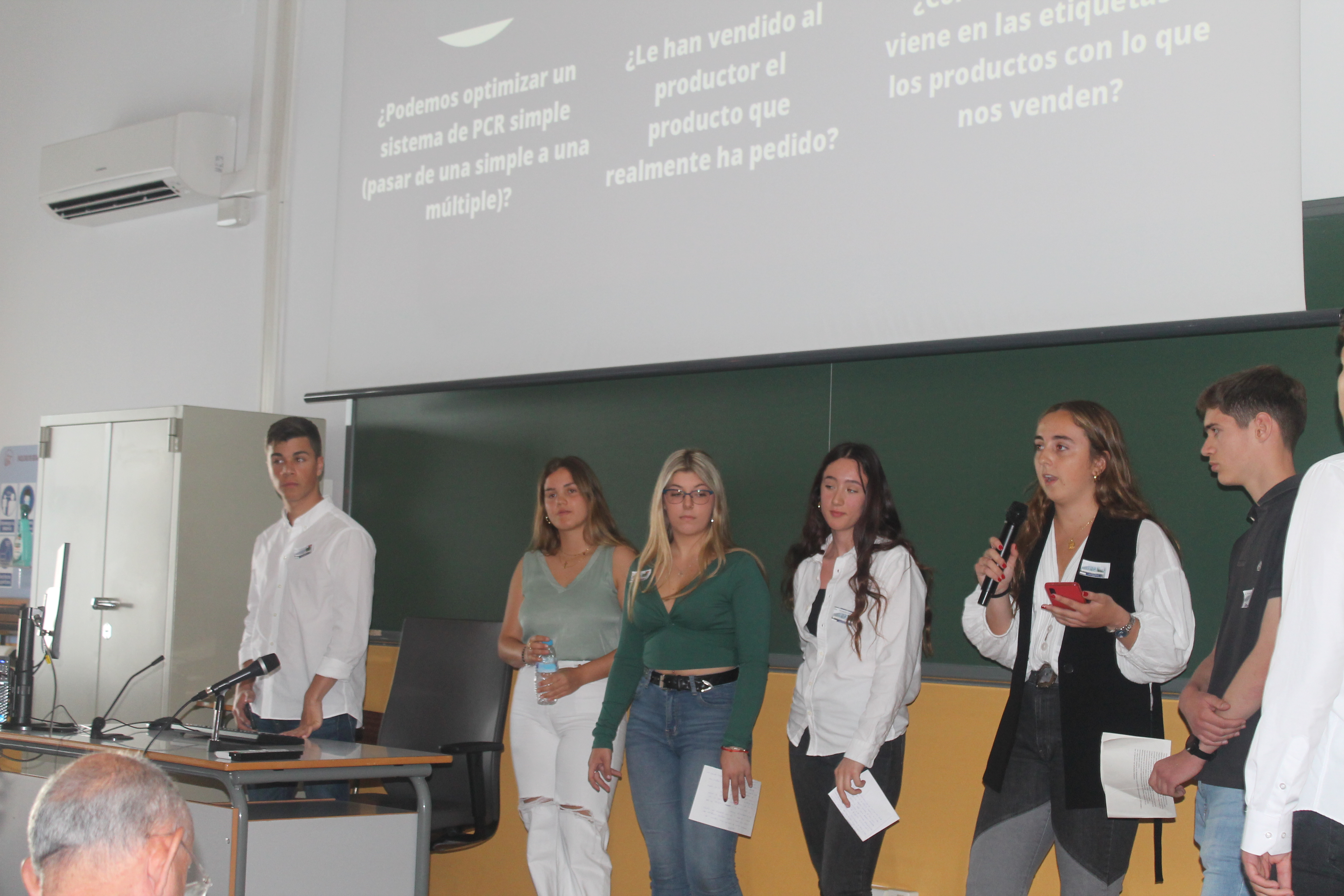 Alumnado de 1º Bach IES ÍTACA en VIII Congreso Jóvenes con Investigadores