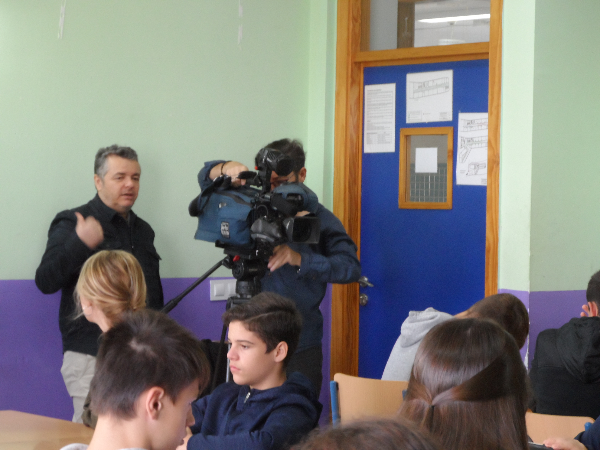 El IES ÍTACA colabora con el programa “Los Reporteros” para un reportaje sobre la Lengua Española